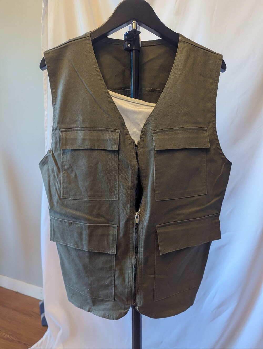 Utility Cargo Vest in Olive Green